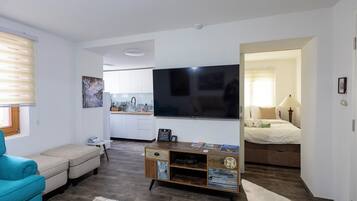 5 bedrooms, WiFi, bed sheets