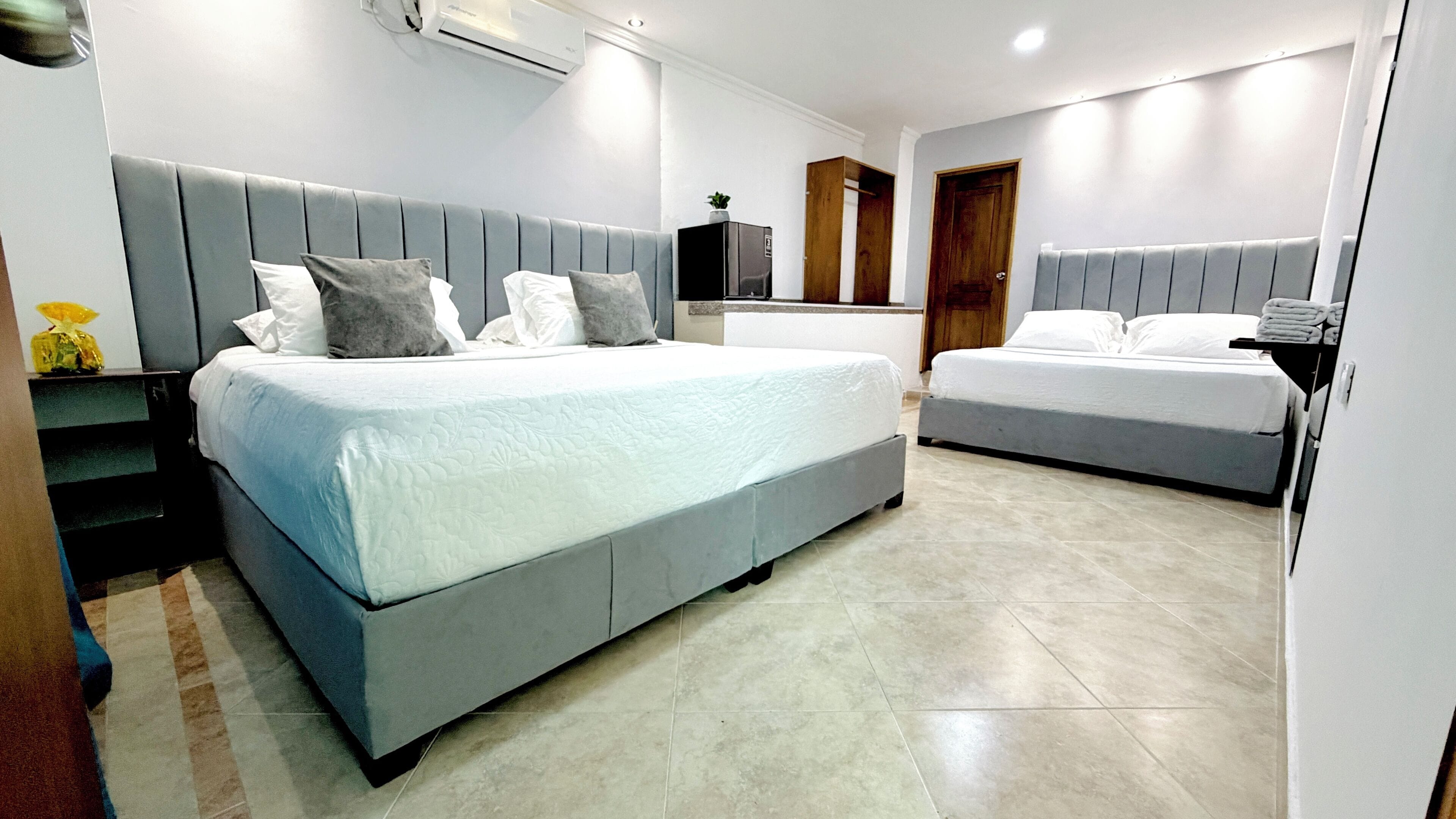 Minibar, free WiFi, bed sheets