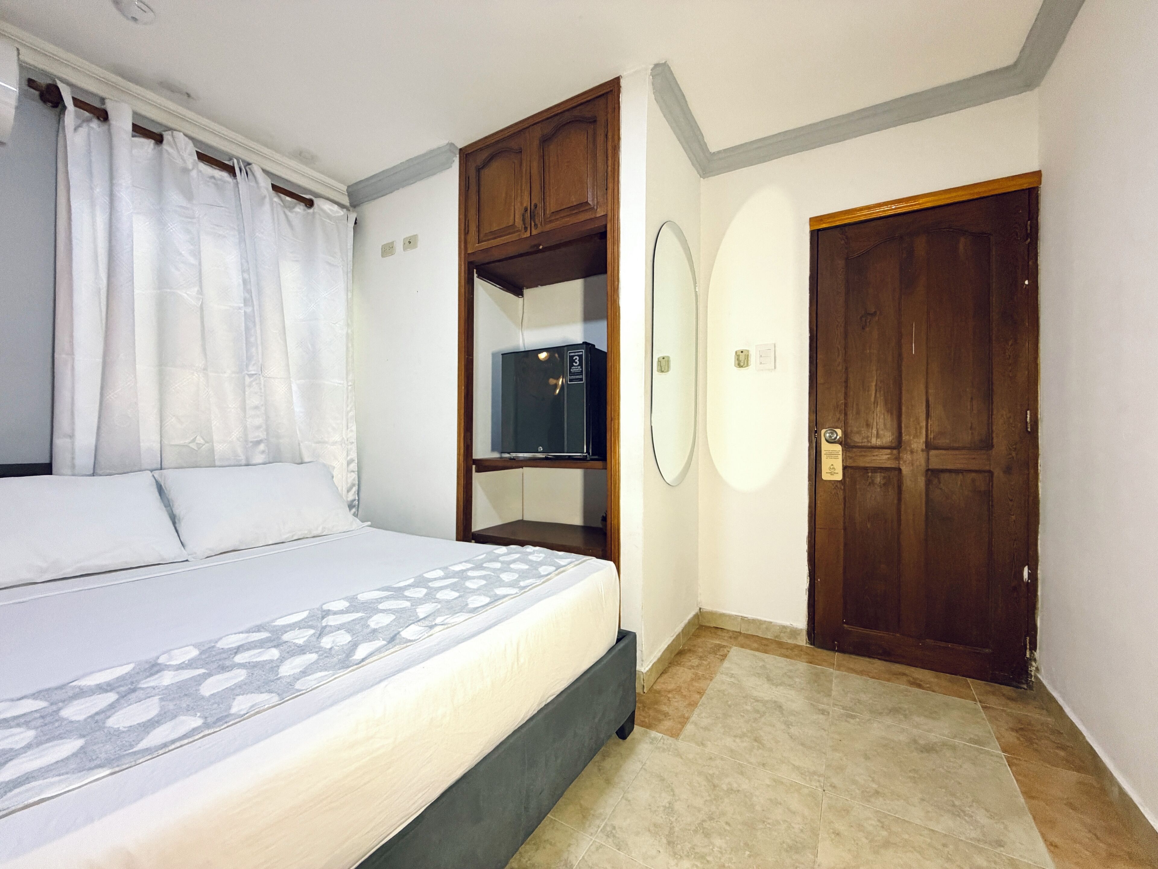 Minibar, free WiFi, bed sheets