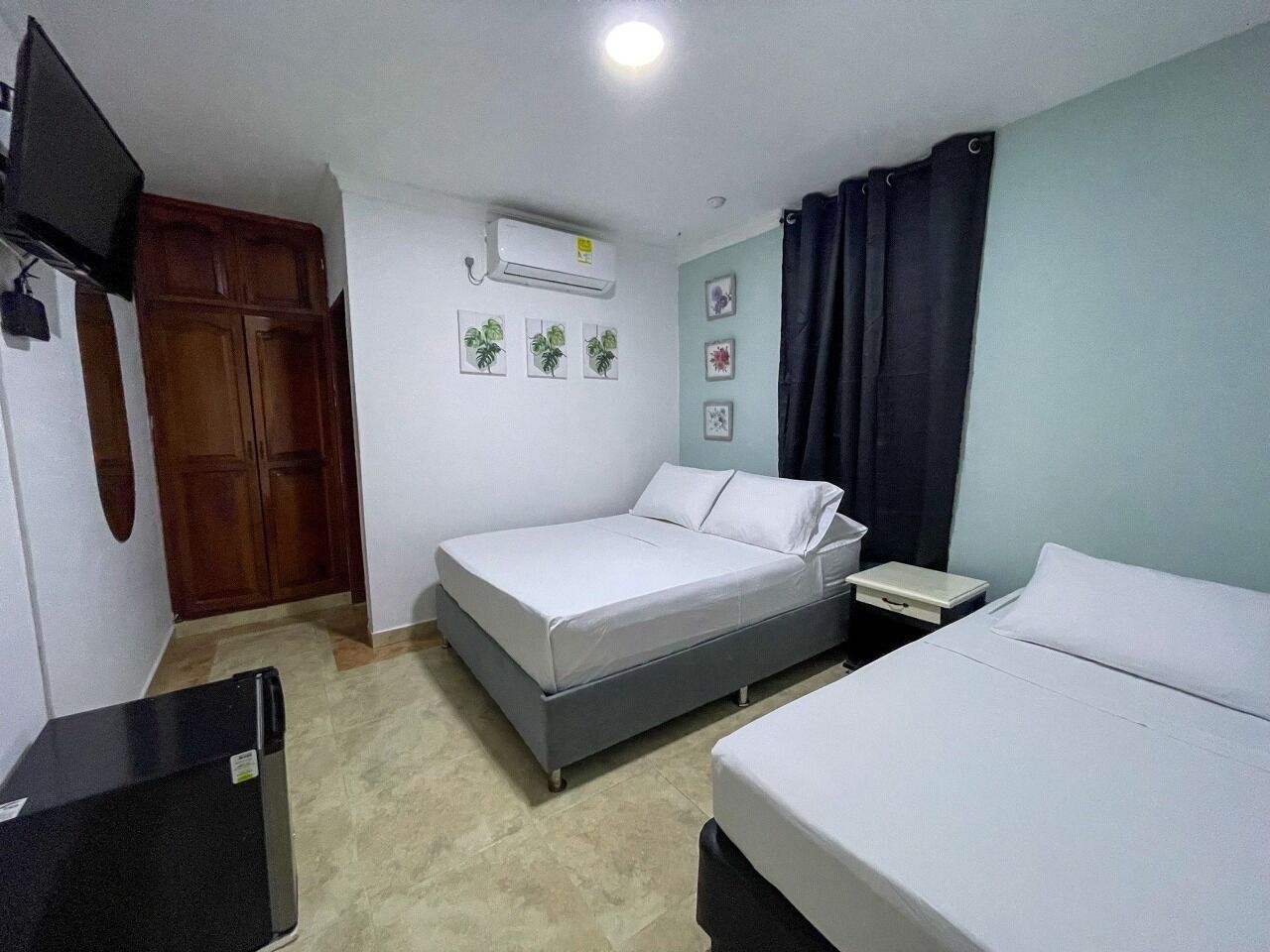 Camera familiare, letti multipli | Minibar, Wi-Fi gratuito, lenzuola