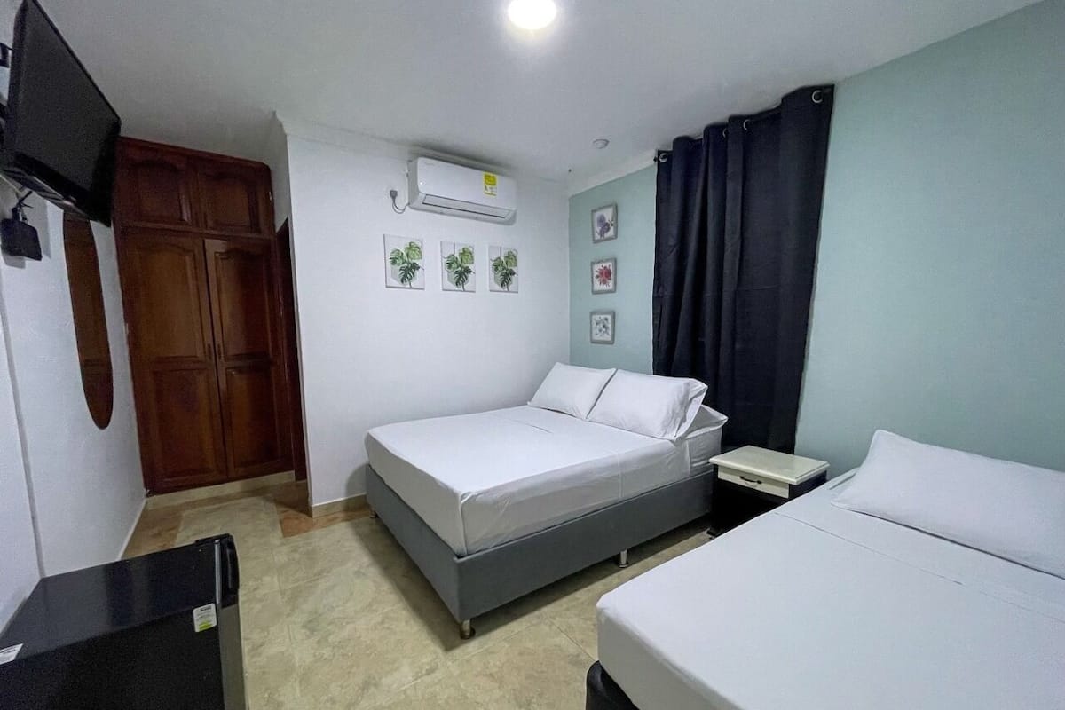 Camera familiare, letti multipli | Minibar, Wi-Fi gratuito, lenzuola