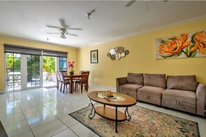 Interior - 2-Br, 2.5 bath with Wi-Fi, AC, Pool (Hanover Parish)