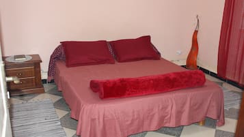 3 Schlafzimmer, Schreibtisch, Bügeleisen/Bügelbrett, WLAN