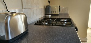 House, 3 Bedrooms, City View | Private kitchen