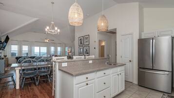 KylskÄp, mikrovÄgsugn, ugn och spishÀll