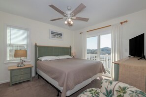 5 bedrooms, desk, travel crib, free WiFi - 400ft to Beach! Ocean Views! Dogs Ok! Pool,Hot Tub (Kitty Hawk)