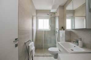 Shower, towels
