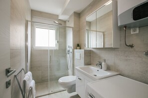 Shower, towels