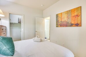 4 bedrooms, iron/ironing board, Internet, bed sheets