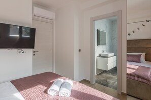 3 bedrooms, iron/ironing board, Internet, bed sheets - Scenic Kastel Luksic Apartments - Three Bedroom Apartment (Kastel Luksic)