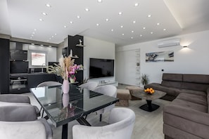 TV, fireplace - Scenic Kastel Luksic Apartments - Two Bedroom Apartment (Kastel Luksic)