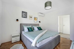2 bedrooms, WiFi, bed sheets - Elegant Tranquil Okrug Gornji Apartments - Two Bedroom Apartment (Okrug Gornji)