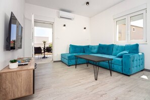 TV - Modern Apartments with Private Balcony - Premium One Bedroom Apartment (Kastel Novi)