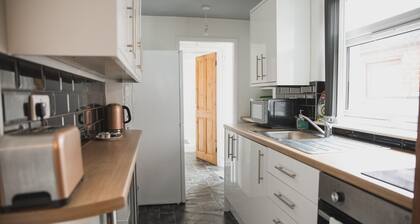 Room in Guest Room - Cheerful Big Room in Leicester