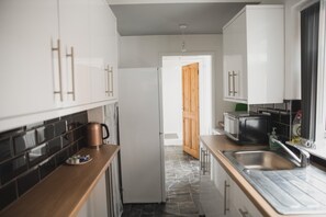 Gemeinsamer Schlafsaal, 1 Schlafzimmer, Stadtblick | Eigene Küche