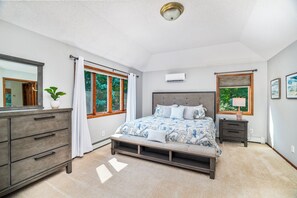 6 bedrooms, WiFi, bed sheets