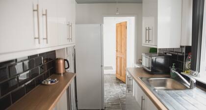 Room in Guest Room - Big Size Room in Leicester