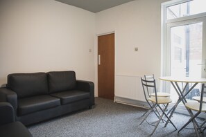Dining - Room in Guest Room - Big Size Room in Leicester (Leicester)