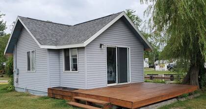 Lyman's Cozy Lakefront Cottage