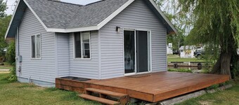 Lyman's Cozy Lakefront Cottage