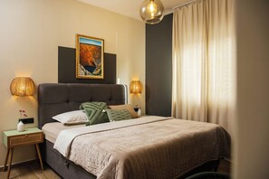 6 Schlafzimmer, Zimmersafe, Schreibtisch, Bügeleisen/Bügelbrett