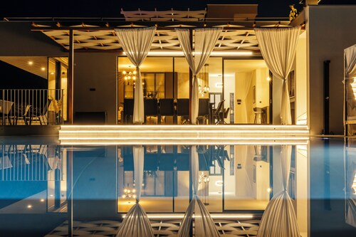 NEW! Luxury villa Colorful with 60 sqm heated pool, 6 rooms, sauna, jacuzzi