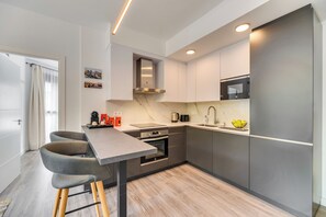Fridge, microwave, oven, stovetop