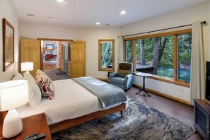 3 Schlafzimmer, Schreibtisch, Bügeleisen/Bügelbrett, Reisekinderbett