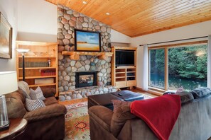 Smart-TV, Kamin, Arbeitsbereiche