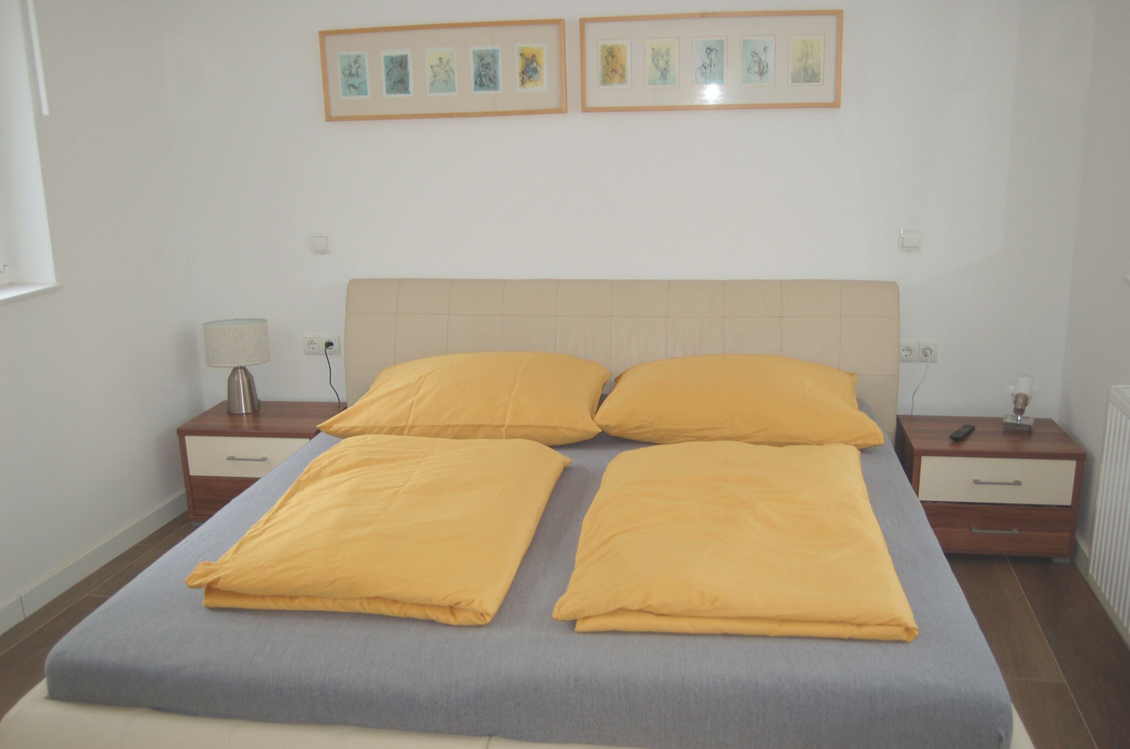 1 Schlafzimmer, Schreibtisch, Bügeleisen/Bügelbrett, Reisekinderbett