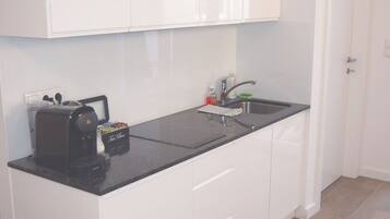 KĂŒhlschrank, Ofen, Herdplatte, GeschirrspĂŒler