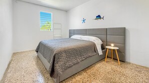 7 habitaciones, tabla de planchar con plancha, cuna de viaje y wifi 