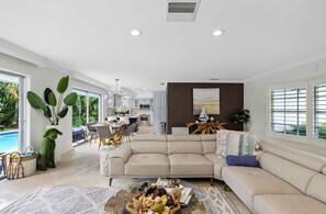 电视、桌上足球