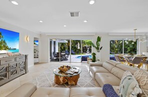 电视、桌上足球