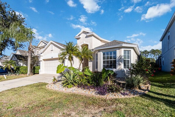 Exterior - Amazing Vacation Home with private pool at Highland Reserve! (Davenport)