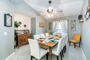 Dining - Amazing Vacation Home with private pool at Highland Reserve! (Davenport)