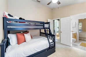 4 chambres, fer et planche à repasser, Wi-Fi, draps fournis