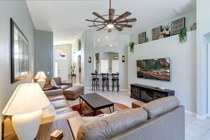 TV - Amazing Vacation Home with private pool at Highland Reserve! (Davenport)