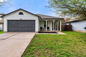 Property amenity - Solace in South Austin - Game Room (Austin)