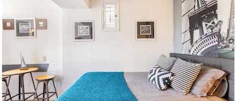 1 habitación, escritorio, tabla de planchar con plancha y wifi gratis