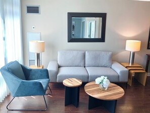 Smart TV - Downtown Toronto. PH Two Bedroom + den on 31st floor huge waterfront views. (Toronto)