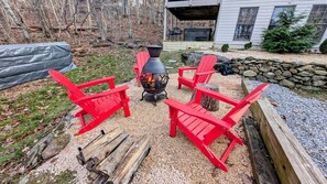 Property grounds - Family Fun Escape: Hot Tub, Gameroom, Fireplace, Dog Friendly, Firepits & Grill (Wintergreen Resort)