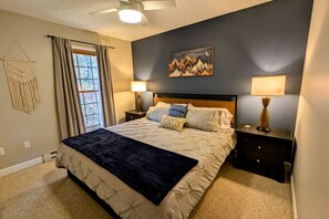 5 bedrooms, desk, iron/ironing board, travel crib - Family Fun Escape: Hot Tub, Gameroom, Fireplace, Dog Friendly, Firepits & Grill (Wintergreen Resort)