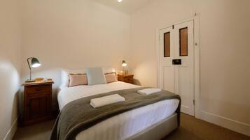 3 bedrooms, desk, iron/ironing board, WiFi