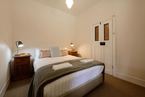 3 bedrooms, desk, iron/ironing board, WiFi