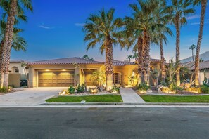 Exterior - Stunning Mountain & Golf Views, Modern, Pool+Games (La Quinta)