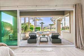 Terrace/patio - Stunning Mountain & Golf Views, Modern, Pool+Games (La Quinta)