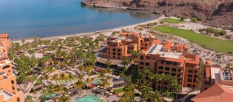 Coastal Bliss: Lavish Resort Villa with Panoramic Ocean Views