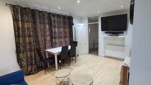 Shared Dormitory, 1 Bedroom, City View | Interior - Room in Guest Room - Cozy Double Room in Leicester (Leicester)