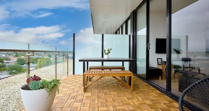 Stylish Urban Retreat Prime Location